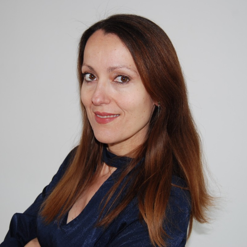 Mireia Headshot